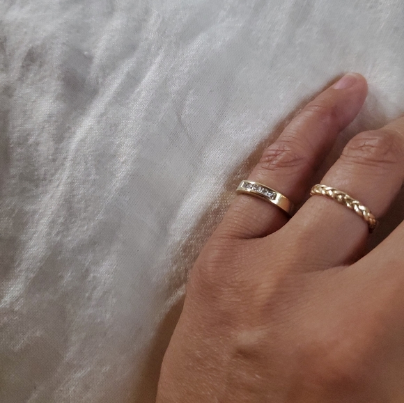 14k yellow gold band with diamonds - Picture 5 of 5